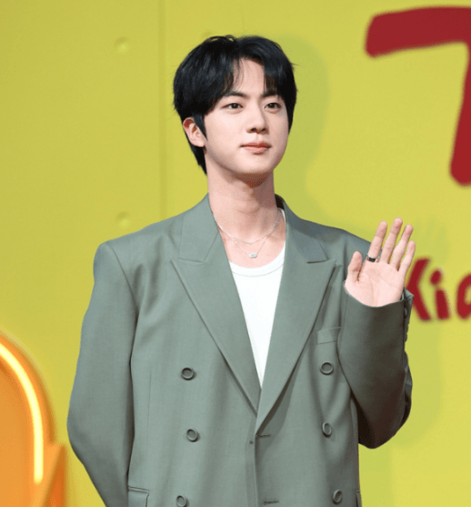 深富策略 强吻金硕珍女子被移交检察机关 为50多岁日本女性