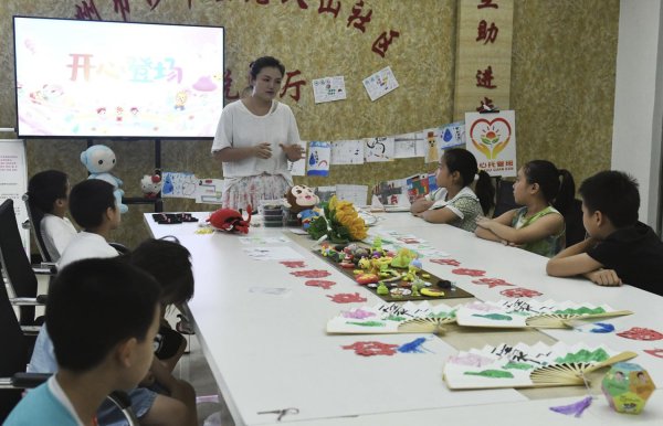 富农优配APP 爱心托管班结业！荆州萌娃暑期学玩两不误