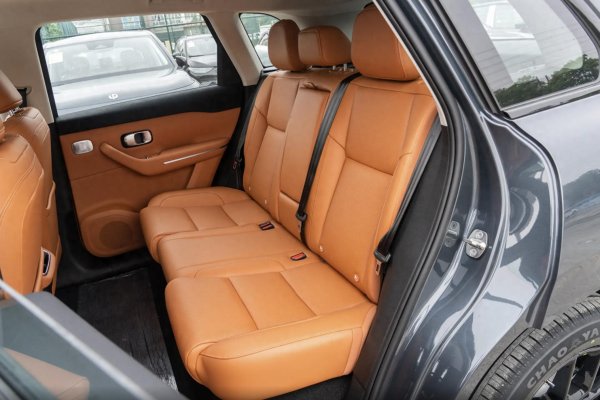 泸深配 零跑C10和海狮06EV配置俱佳，谁更值得买？